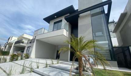Sobrado 4 Dormitórios 2 Suítes 4 Vagas 232 m² Fazenda Rodeio