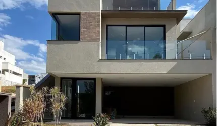 Casa em Condomínio 3 Dormitórios 2 Suítes 2 Vagas 222 m²