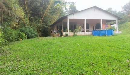 Vendo Chácara no Sambaqui com 1750 metros  casa de alvenaria  com 144 metros