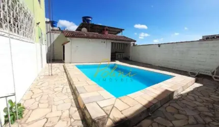 Casa com 4 quartos à venda, 302 m² por R$ 950.000