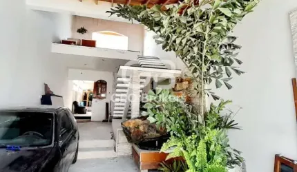 Casa com 3 quartos à venda no Jardim Santa Maria, Jacareí  por R$ 880.000