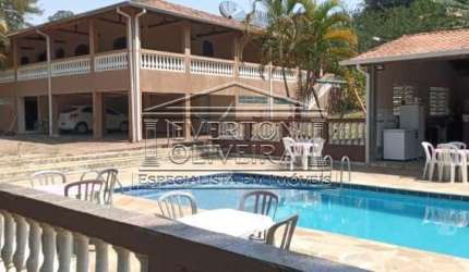 Chácara / sítio com 5 quartos à venda no Jardim Torrão de Ouro, São José dos Campos  por R$ 1.596.000