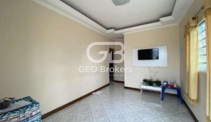 Casa com 4 quartos à venda no Centro, Jacareí  por R$ 600.000