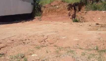 Terreno à venda no Jardim Sant\'Anna do Pedregulho, Jacareí  por R$ 140.000