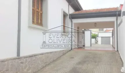 Casa à venda no Centro, Jacareí  por R$ 790.000
