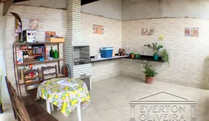 Casa com 3 quartos à venda no Jardim Santa Marina, Jacareí  por R$ 400.000