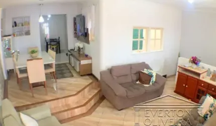 Casa com 3 quartos à venda no Jardim Bela Vista, Jacareí  por R$ 360.000