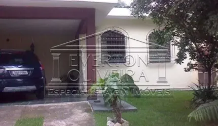 Casa com 3 quartos à venda no Parque Santo Antônio, Jacareí  por R$ 639.000