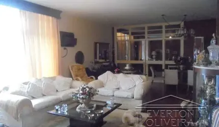Casa com 3 quartos à venda no Centro, Jacareí  por R$ 1.800.000