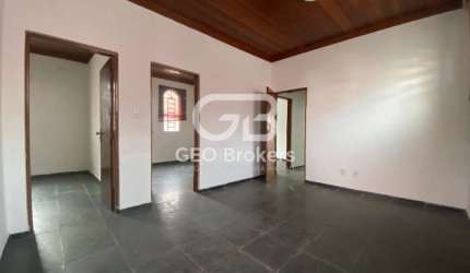 Casa com 3 quartos à venda no Centro, Jacareí  por R$ 430.000