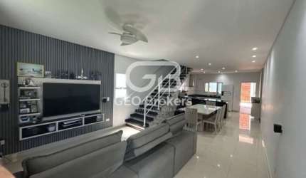 Casa com 3 quartos à venda no Jardim Jacinto, Jacareí  por R$ 1.200.000