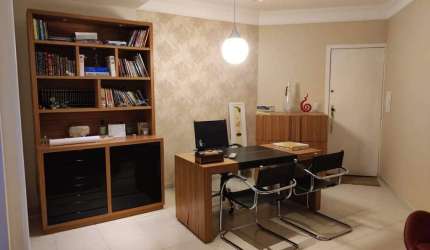 Sala comercial á venda localizada no Centro!