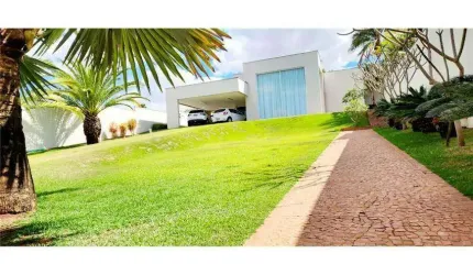 Casa à venda, 3 quartos, 3 suítes, 8 vagas, CIDADE JARDIM - Uberlândia/MG
