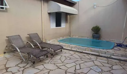 Casa à venda, 3 quartos, 1 suíte, 2 vagas, Santa Mônica - Uberlândia/MG