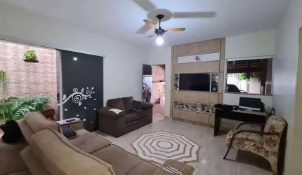 Casa à venda, 3 quartos, 1 suíte, 2 vagas, Segismundo Pereira - Uberlândia/MG
