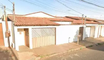 Casa à venda, 3 quartos, Segismundo Pereira - Uberlândia/MG
