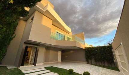 Casa à venda, 4 quartos, 4 suítes, 3 vagas, JARDIM COLINA - Uberlândia/MG
