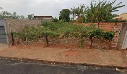 Terreno Espaçoso no Bairro Custódio Pereira