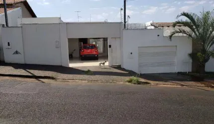 Casa à venda, 4 quartos, 2 suítes, 2 vagas, CIDADE JARDIM - Uberlândia/MG