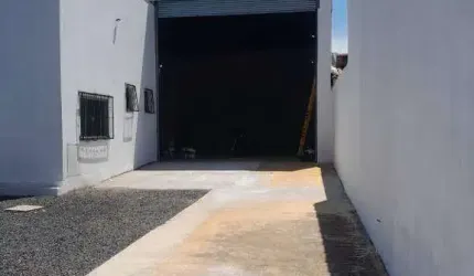 BARRACÃO para aluguel, 3 quartos, Jaraguá - Uberlândia/MG