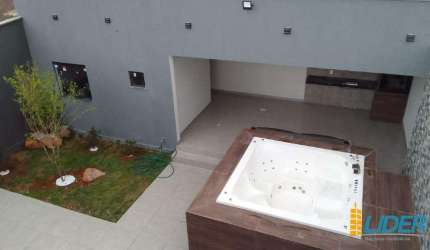 Casa à venda, 3 quartos, 1 suíte, 2 vagas, Segismundo Pereira - Uberlândia/MG