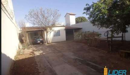 CASA À VENDA NO BAIRRO BRASIL