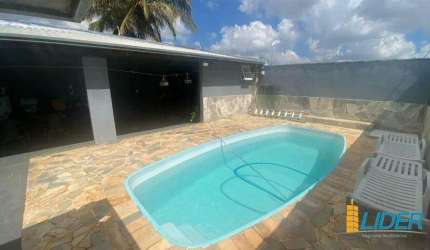 Casa à venda, 3 quartos, 1 suíte, 2 vagas, Santa Mônica - Uberlândia/MG