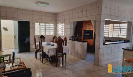 Casa à venda, 5 quartos, 2 suítes, 4 vagas, Pacaembu - Uberlândia/MG