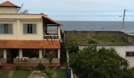 Vendo excelente casa 02 andares  02 qtos, 01 Suíte, 02 vagas. Saquarema.Rj