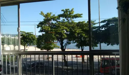 Vendo lindo Ap com 197m  vista Mar em Icaraí 03 qtos, 01 suite, 01 vaga.