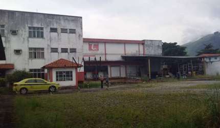 Vendo área  7.500m sendo 3.000m construida em campo Grande Rj.
