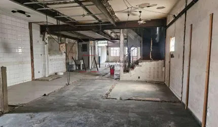 LOJA DE RUA COM 3 APARTAMENTOS ANEXOS