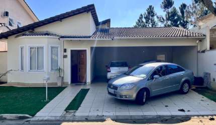 Casa linear com 04 suítes no condomínio São Lucas