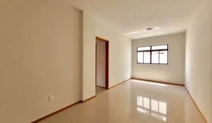 Apartamento com 02 suítes, garagem e elevador no Centro