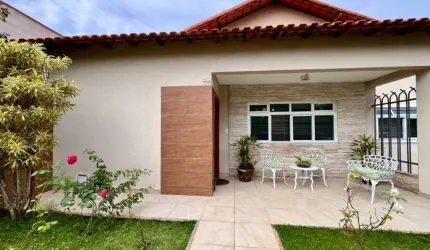 Casa com piscina em Condomínio Fechado no Aeroporto