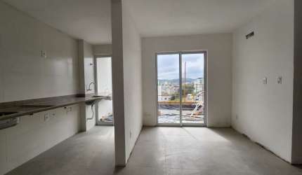 Apartamento área externa de 02 quartos com suíte, vaga de garagem e elevadore no Santa Catarina.