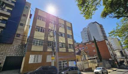 Apartamento de 03 quartos com suíte e garagem no Santa Helena
