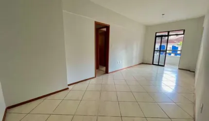 Apartamento com 03 quartos e área externa no Centro