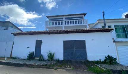 Locação - Casa espaçosa com 4 quartos, duas suítes e piscina no bairro Aeroporto