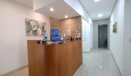 Locação - Sala Comercial Pronta para Clínica Odontológica no Centro da Cidade