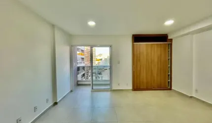 Studio com planejados e vaga de garagem no Centro