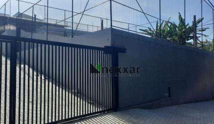 Casa com quadras esportivas