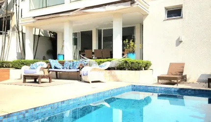 Casa à venda em Alphaville na região central, privativa e moderna