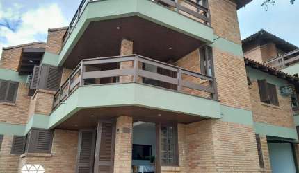 CASA FRENTE MAR À VENDA CENTRO BOMBINHAS