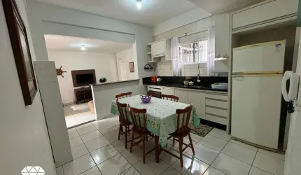 Apartamento Garden, Térreo, com Ótima localização, a 270 metros da Praia de Bomb