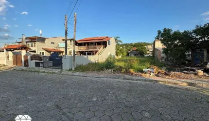 Achei o lote para você vir morar na Praia de Bombas, a 500 metros do Mar, Ótima