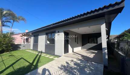 Casa com 3 quartos à venda na Presidente Castelo Branco, 67, Caravagio, Osório, 145 m2 por R$ 590.000