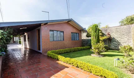 Terreno com 600 metros no Mossunguê e 2 residências.