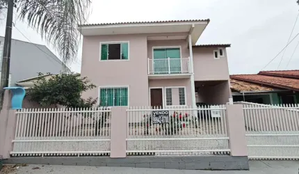 Casa para Venda em Palhoça, Madri, 4 dormitórios, 1 suíte, 3 banheiros, 3 vagas