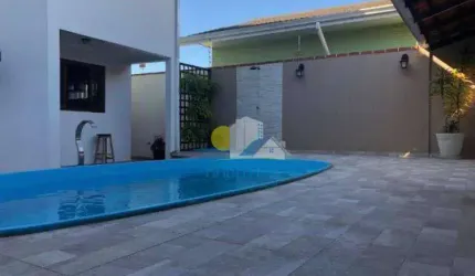 Casa Linda em Guaratuba  03 quartos suite 04 vagas aceita permuta ótima localização